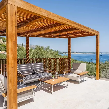 Avgi Thesan Marathiás